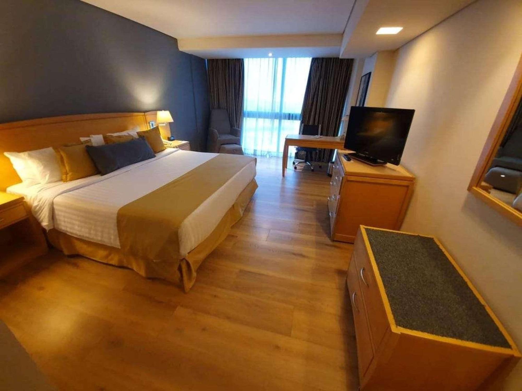 Radisson Paraiso Hotel Мехико Экстерьер фото A room at the hotel