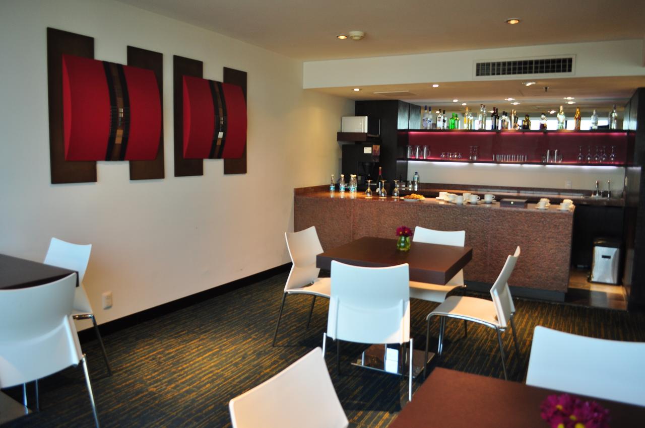 Radisson Paraiso Hotel Мехико Экстерьер фото The lounge at the airport
